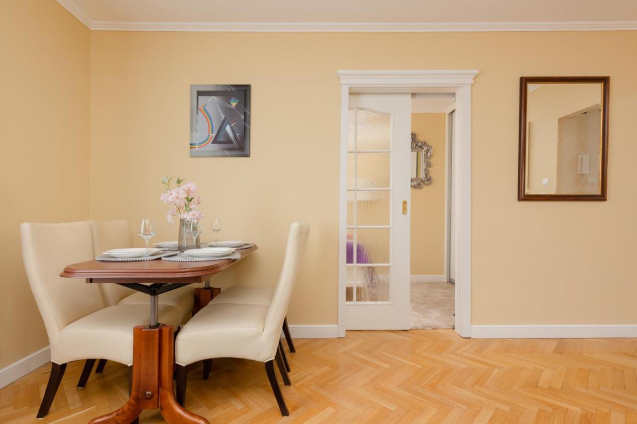 Miodowa Apartment Krasinski Garden Warsaw By Noclegi Renters Eksteriør bilde