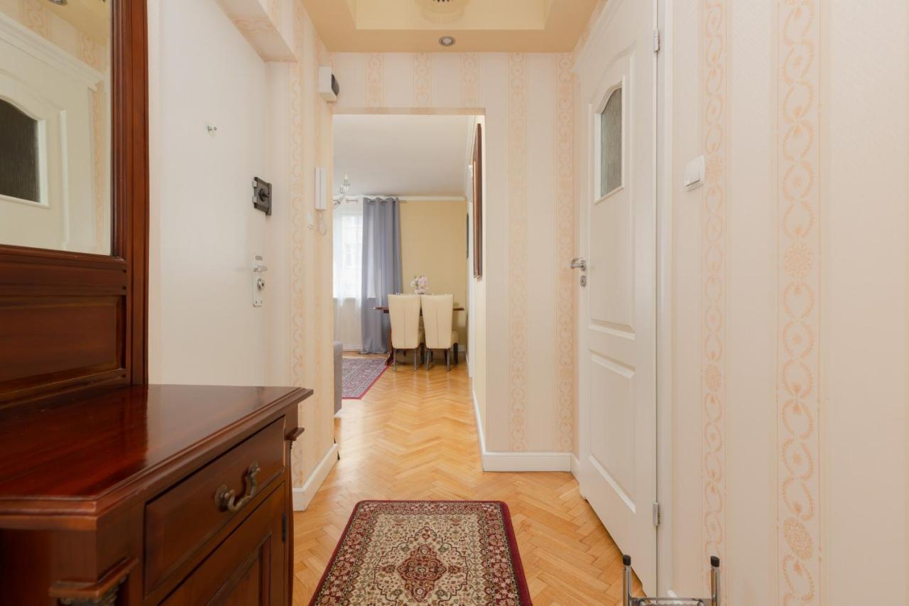 Miodowa Apartment Krasinski Garden Warsaw By Noclegi Renters Eksteriør bilde